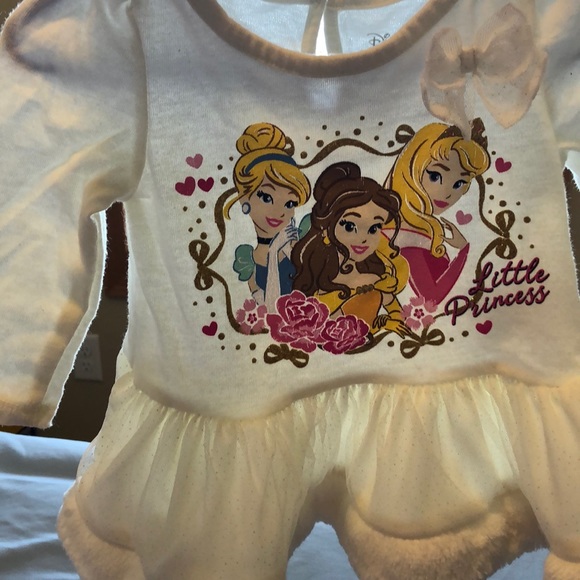 2 Disney dresses - Picture 8 of 8